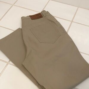 Lauren Ralph Lauren tan 5 pocket jeans in size 6P in excellent condition